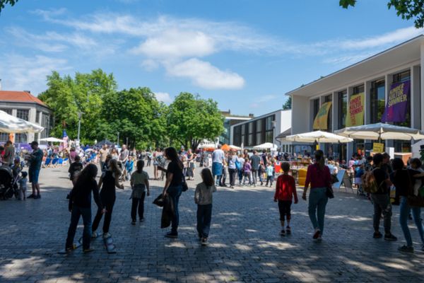 Viele Menschen bei der Veranstaltung in der Alten Kongresshalle