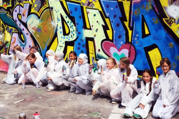 Bunte Wände und lachende Kinder