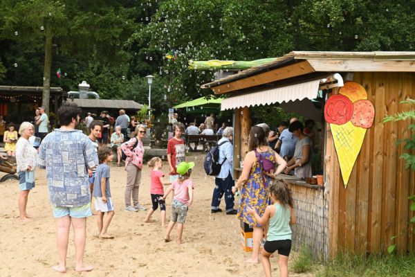 Stände beim Elbe Camp Tag