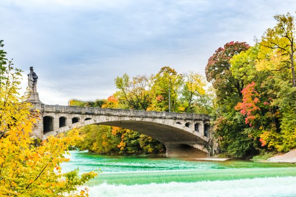 Maximilianbrücke über der Isar